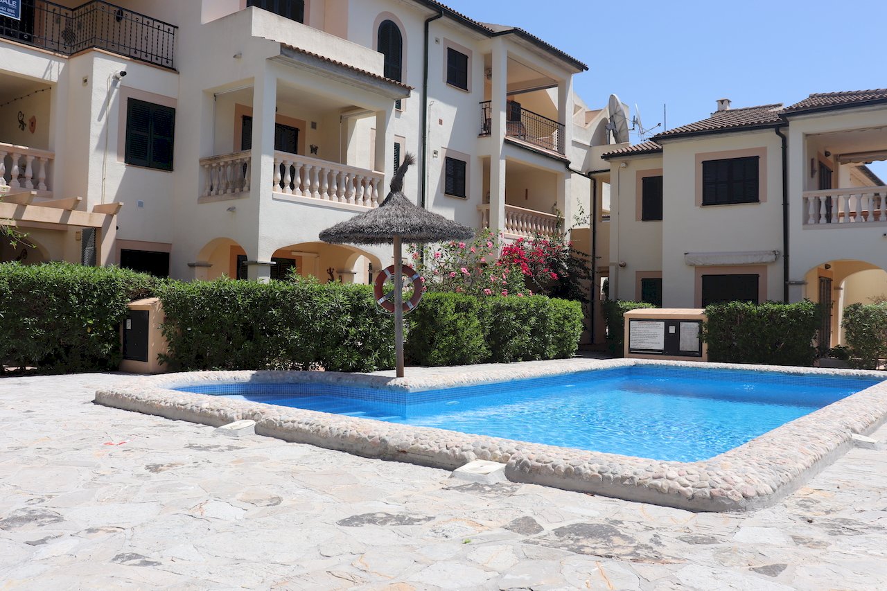 Excellent 1st Floor Apartment with Pool in a Top Quality Development
